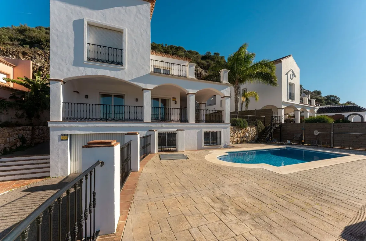 cb945527-6d79-44ce-b1e1-5738ab81c35c