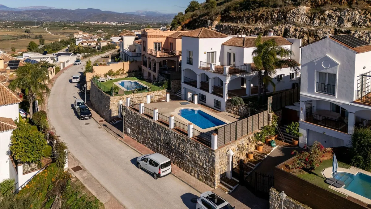 Tranquil 4-Bedroom Villa with Pool in Sierra Gorda