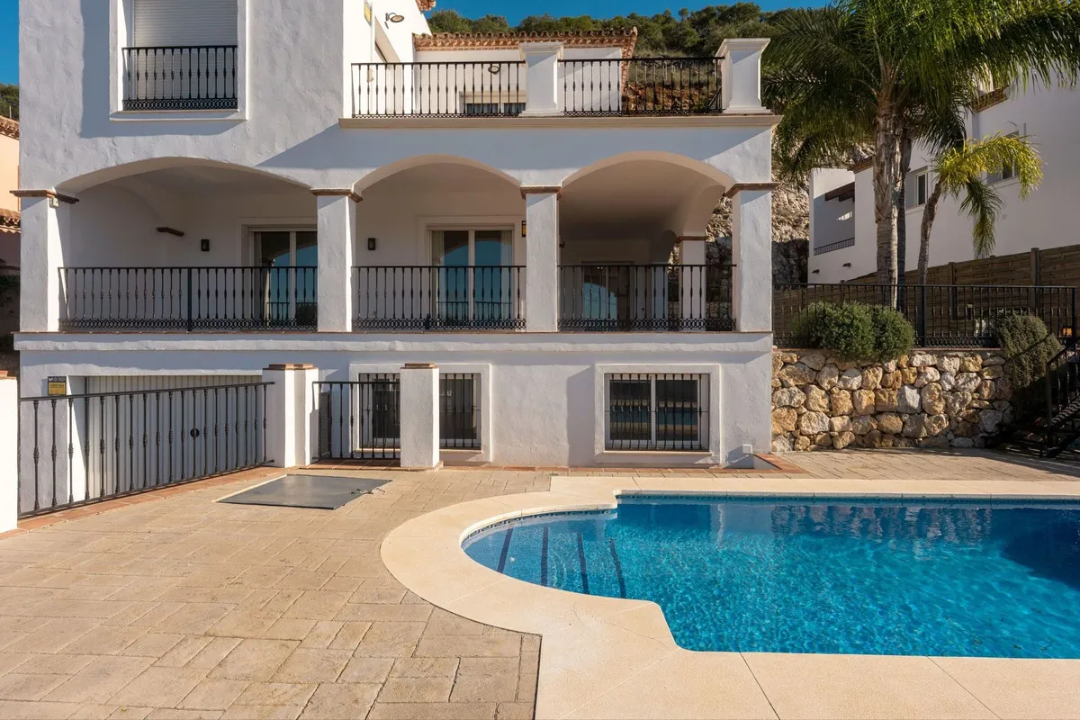 fb3e17ec-4d87-44d1-91c1-095ce537710e