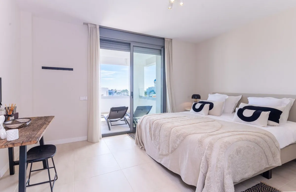 eb880261-18d4-40b4-ba27-136b34689452