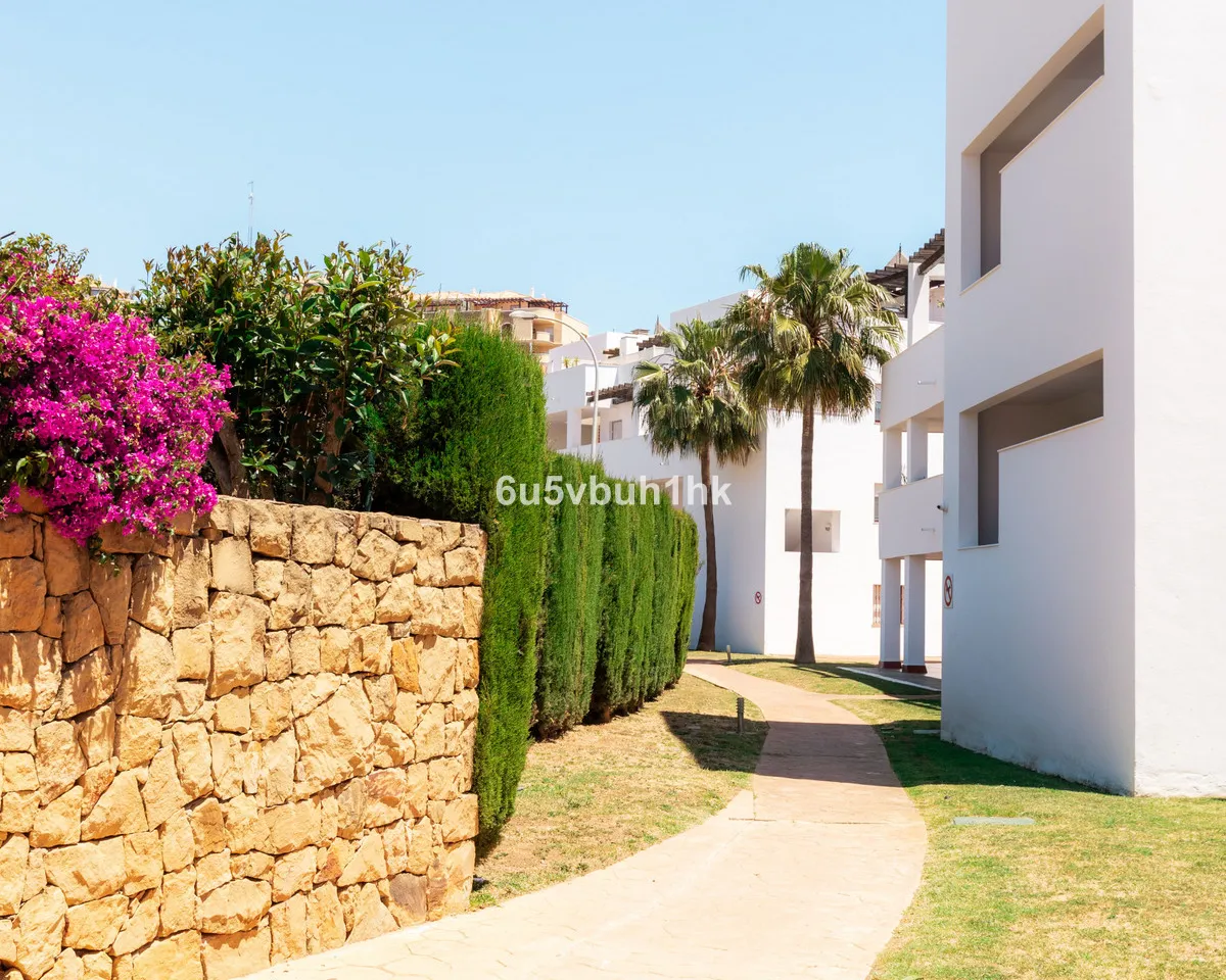 b7c03fb3-aaff-42f6-a0d6-4c6b399b3132