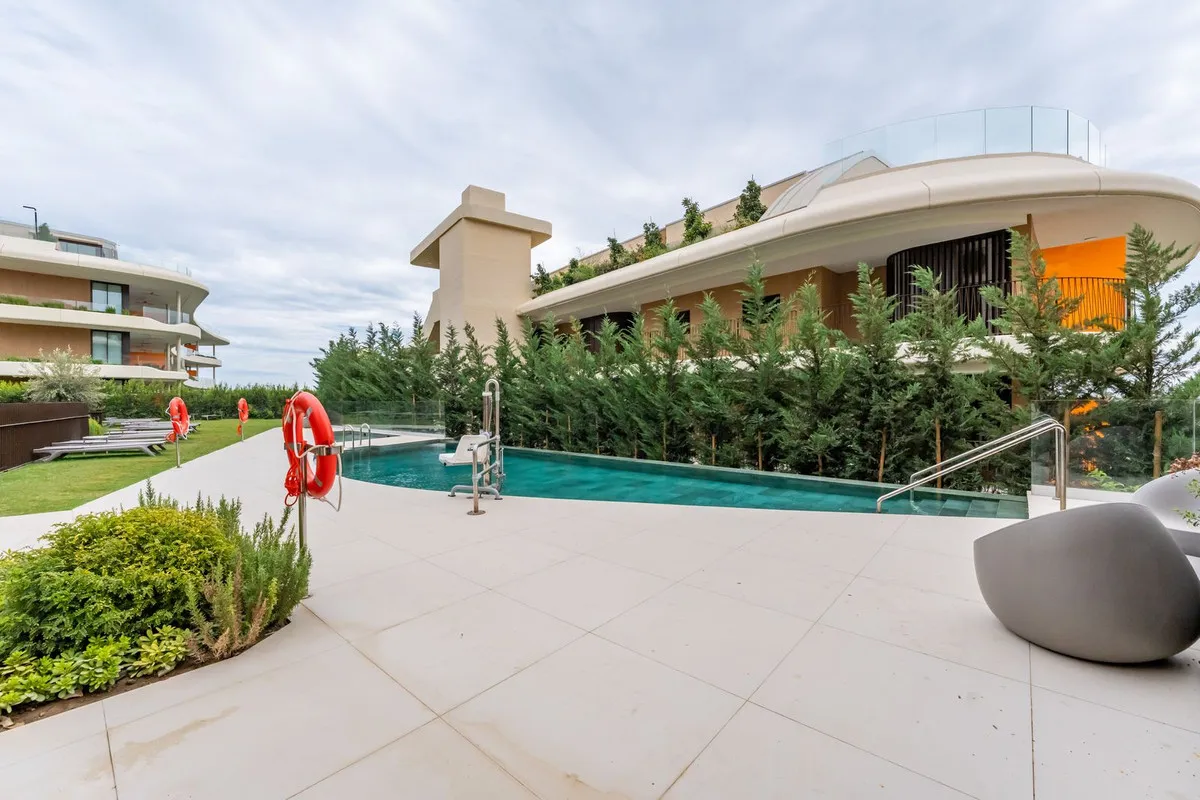 733c85a2-ce7b-4e65-b670-d1475a416de6