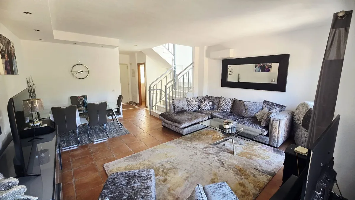 Luxurious Fuengirola Townhouse: Space, Light, Privacy