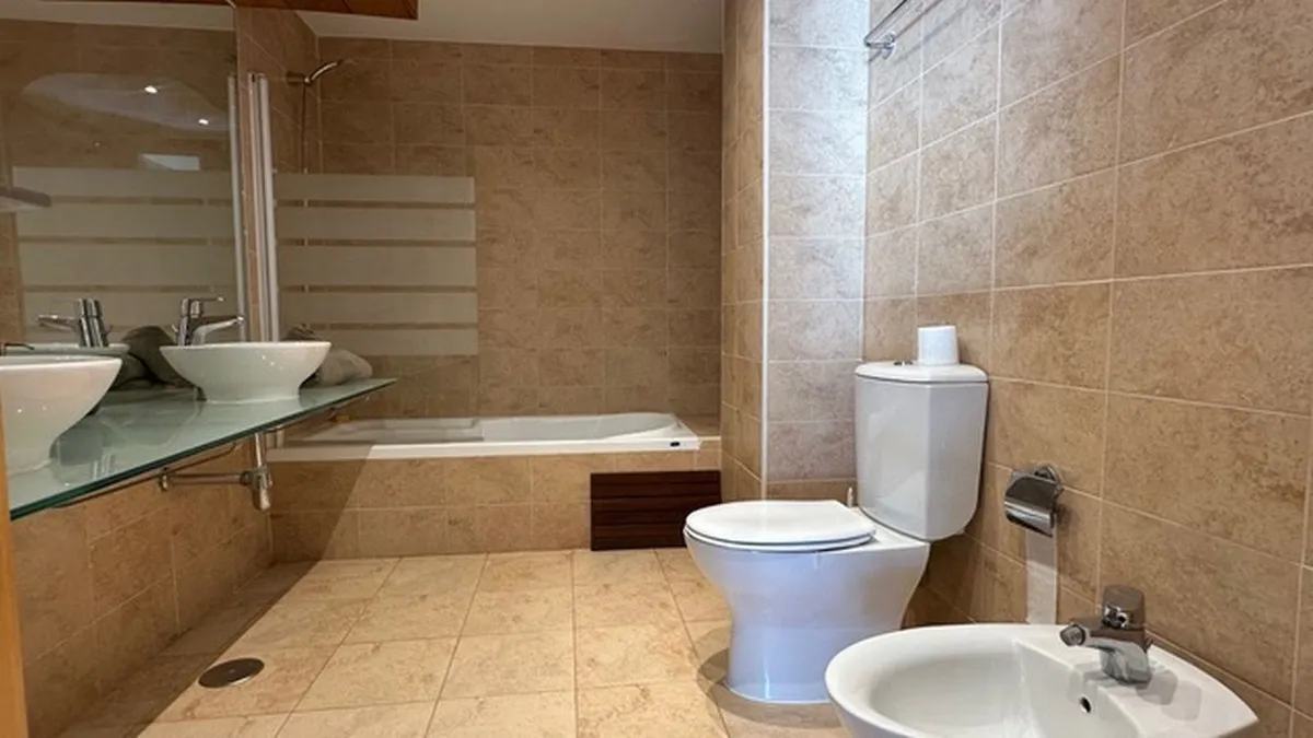 b2ca18c6-af14-48fa-b469-321e3d8f3838