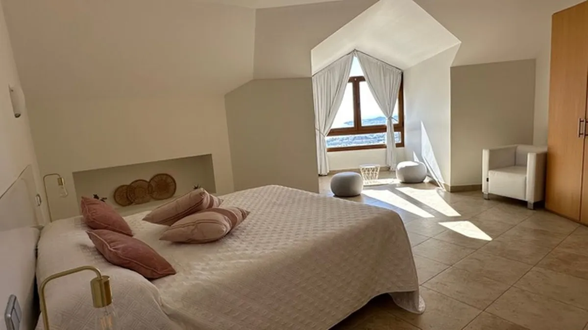 efea47a6-9094-45d8-b765-5df18bf2ffbd