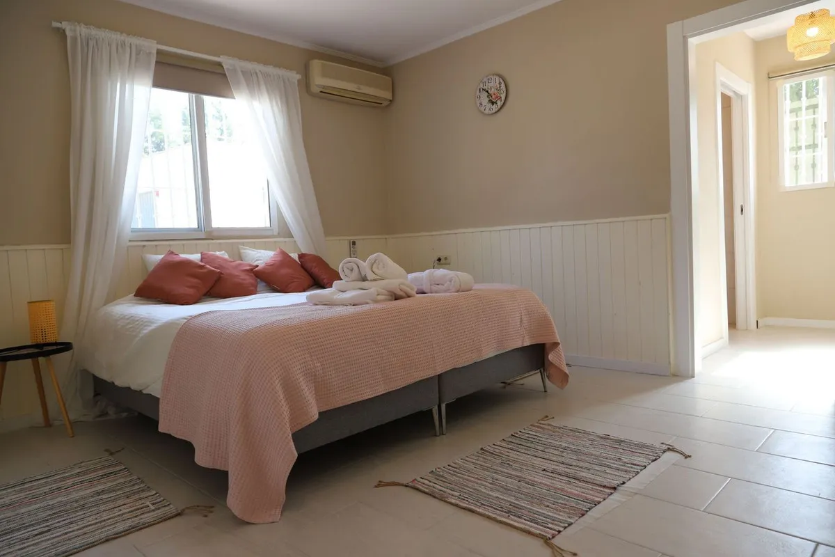 a33d2ab1-273f-45c2-8f45-c1198e6b5432