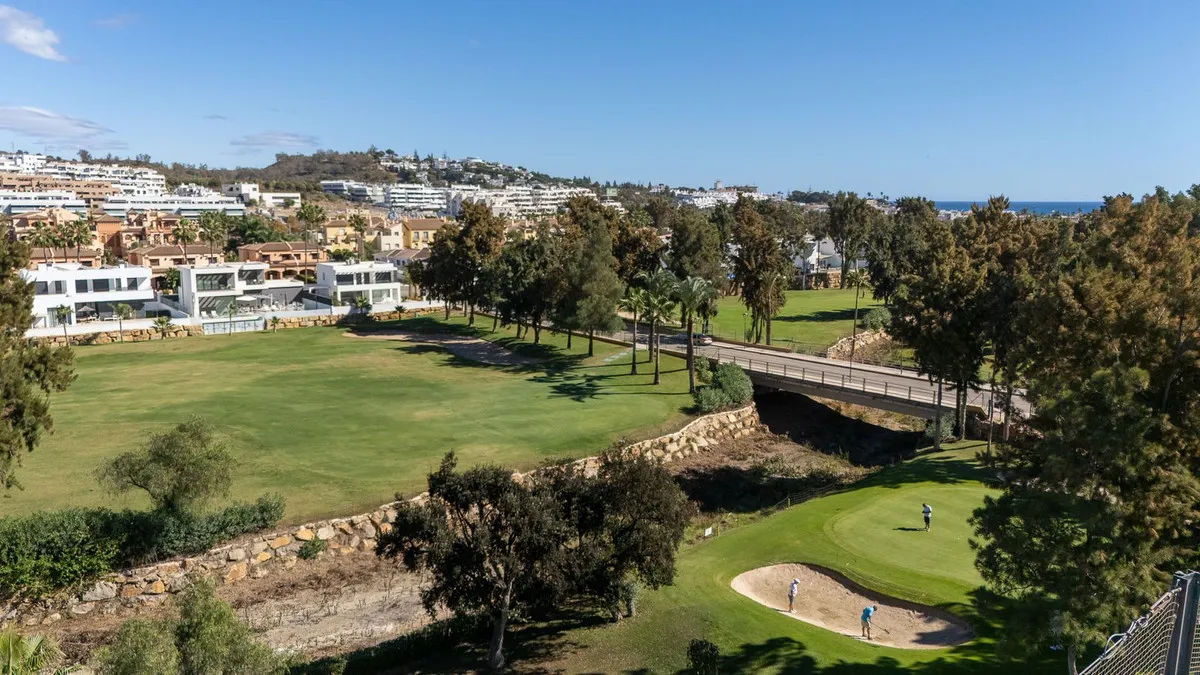 43f939aa-adea-427d-bfc9-a5f8181eede6