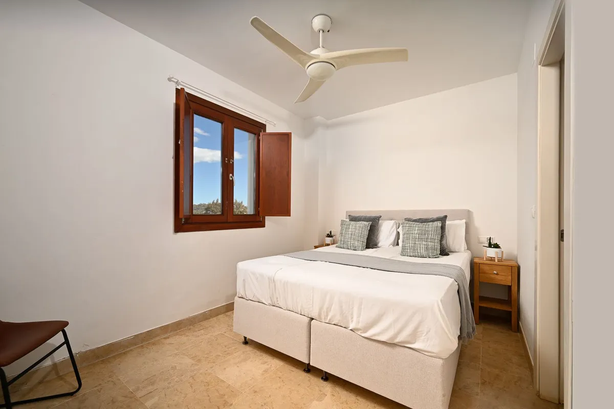 dea5b579-41c7-4b70-a489-3a6890c2a2d0