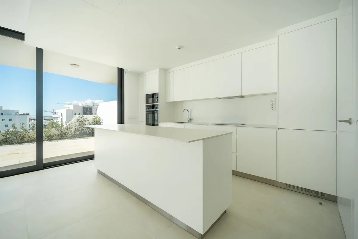 2bec83f5-3646-438c-bf9e-9fc217eb10a4