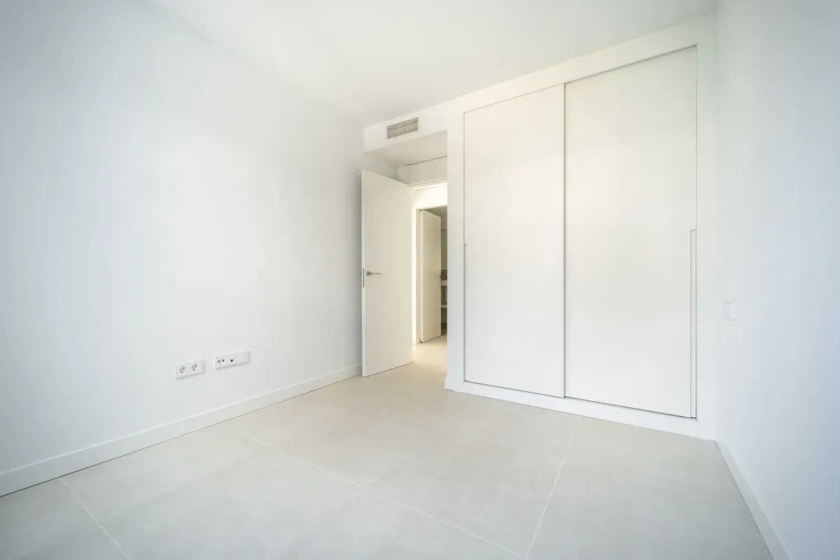 2e5f12f8-94f2-4f2a-b47d-b4dfe24ad1d5