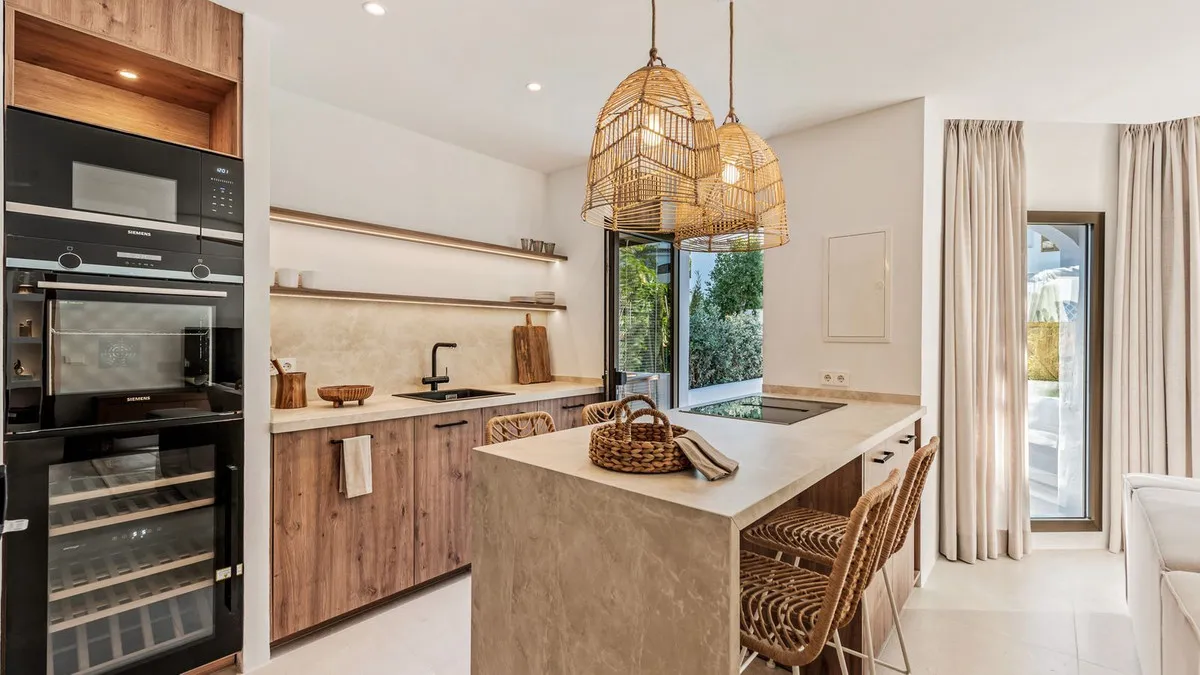 4b429583-193c-4b37-9f79-4ca95b201f56