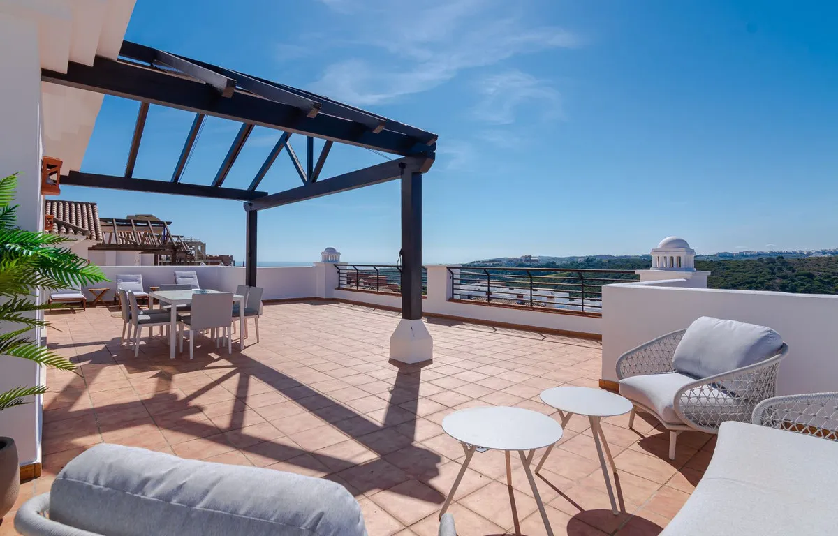 Luxurious 3 Bed/3 Bath Penthouse with Sea & Golf Views