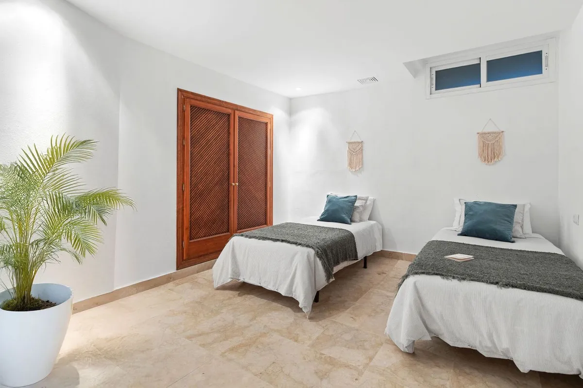 c6b4ffe9-d7aa-4e5a-a025-05eabea55fff