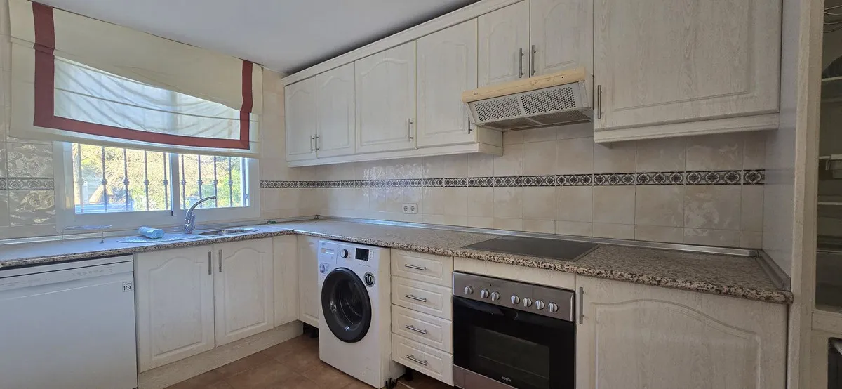 dbadc9c3-bd94-440a-b80d-ee4c33b629c6