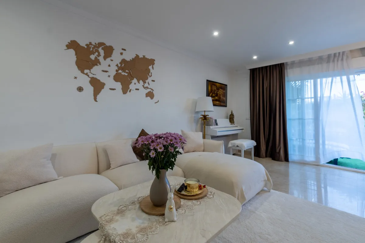 b2bc3b60-17f0-4a2e-a979-9db650af3d87