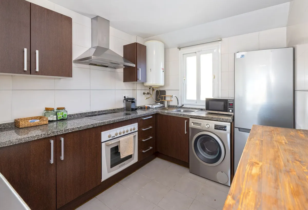 1e83fb57-c24a-4c23-b870-66d865a5d8b3