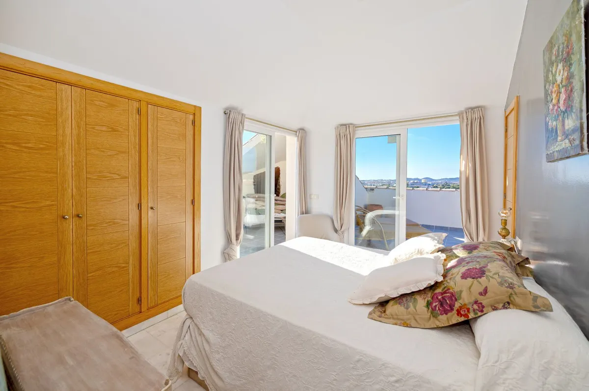 26b14954-1d22-49cb-8000-d96c09b1a61d