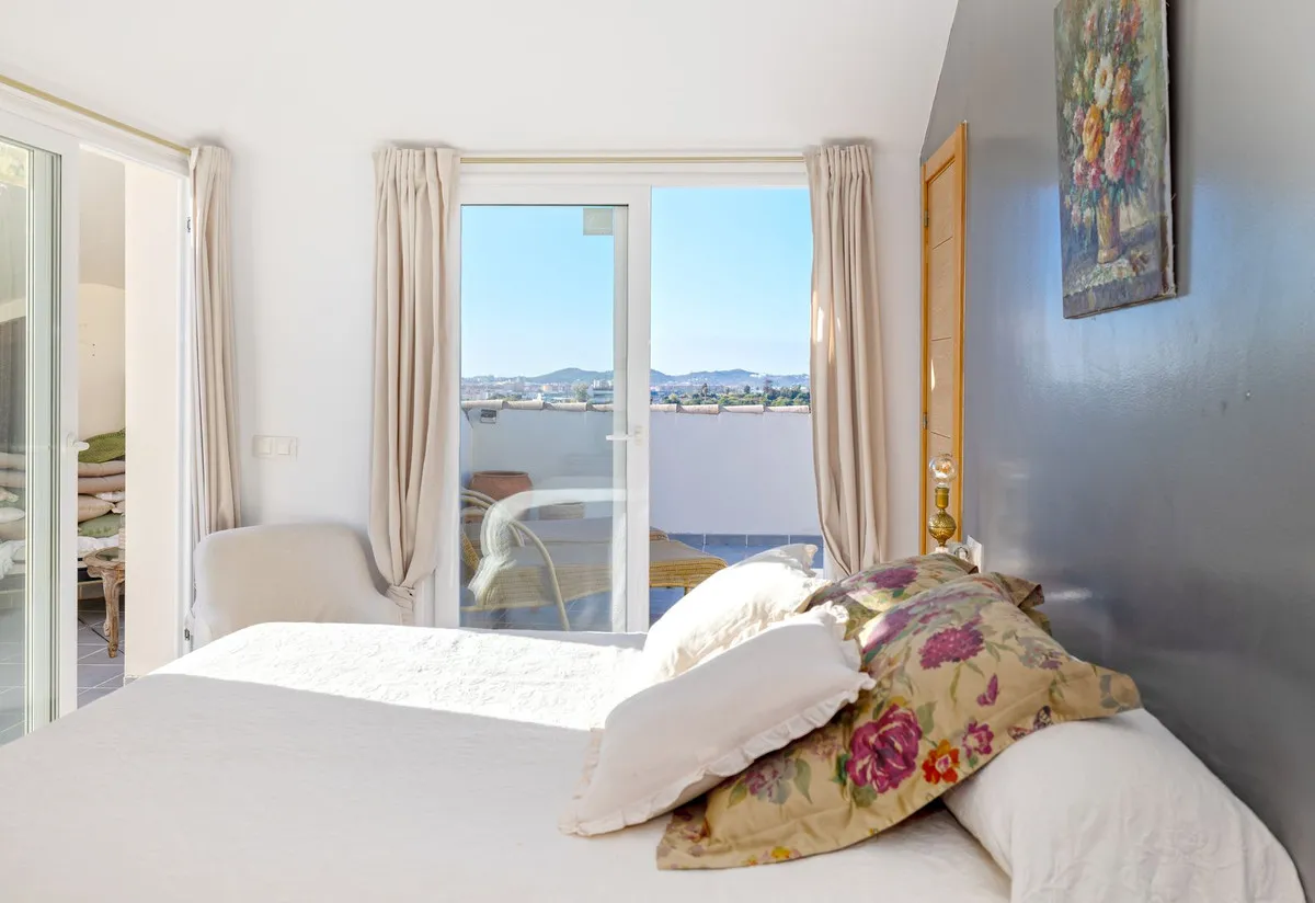 6b51f8bf-5689-47bb-b23a-b02aa37d0fd1