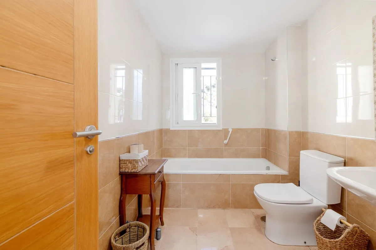 9913dce3-71a9-4854-b2b9-b4769c92f54d