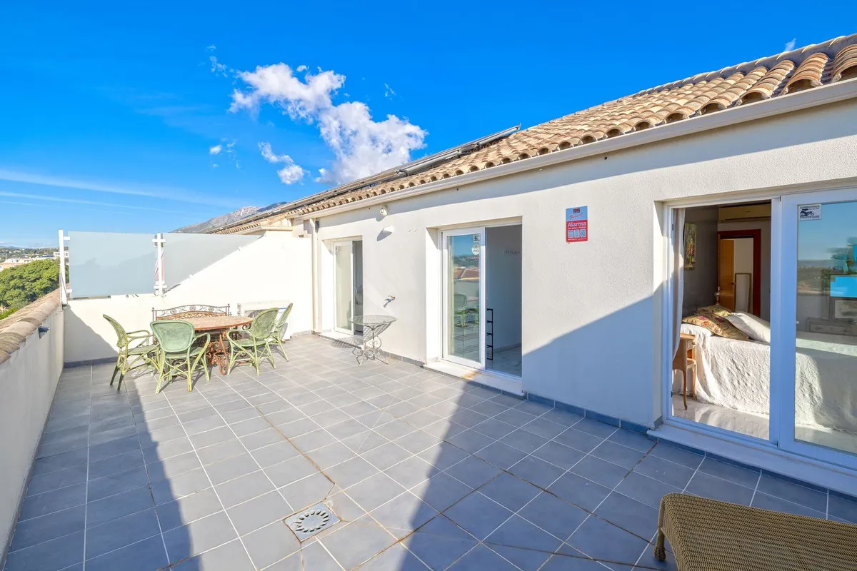 Luxurious Fuengirola Penthouse with Expansive Terrace