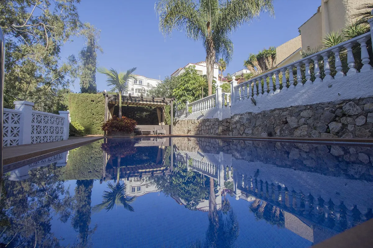 Elegant Montealto Villa: Modern Comfort & Outdoor Bliss