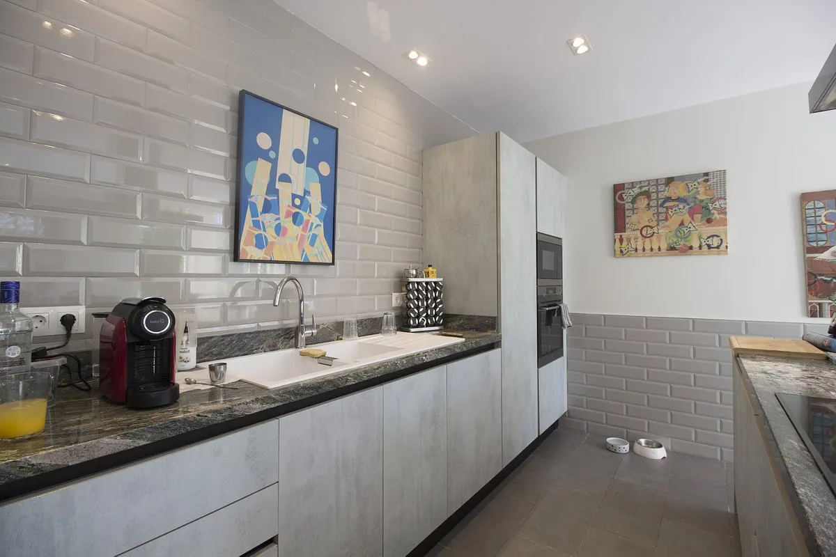 9d97bb80-27f3-48aa-9153-dadce0863248