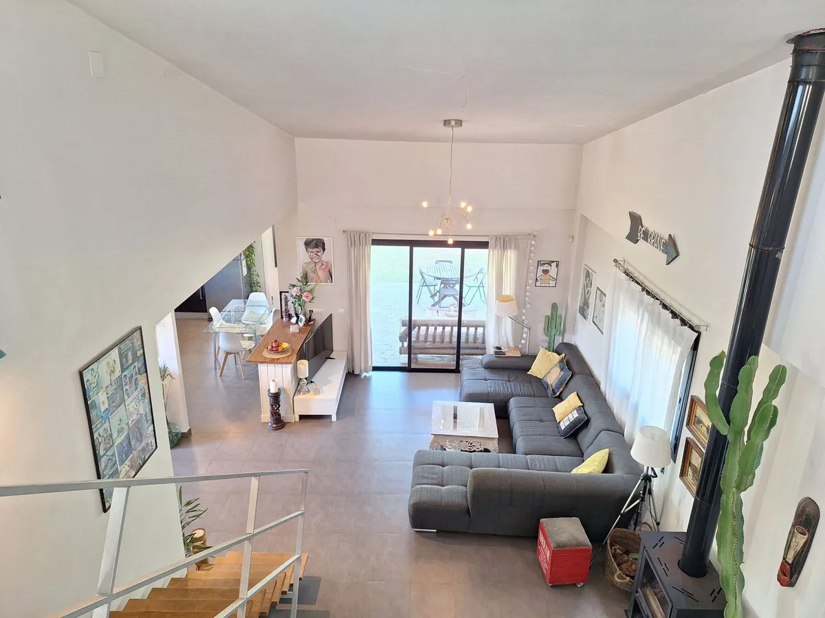 b8da9158-c9ae-47ca-b549-8fd1c20d3200