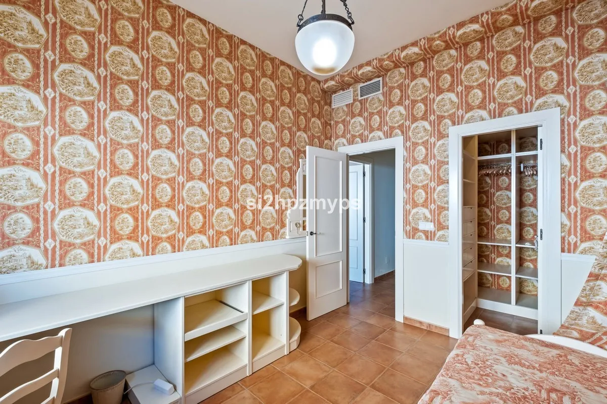 02f50932-b423-41e9-83bd-23566246b5d2