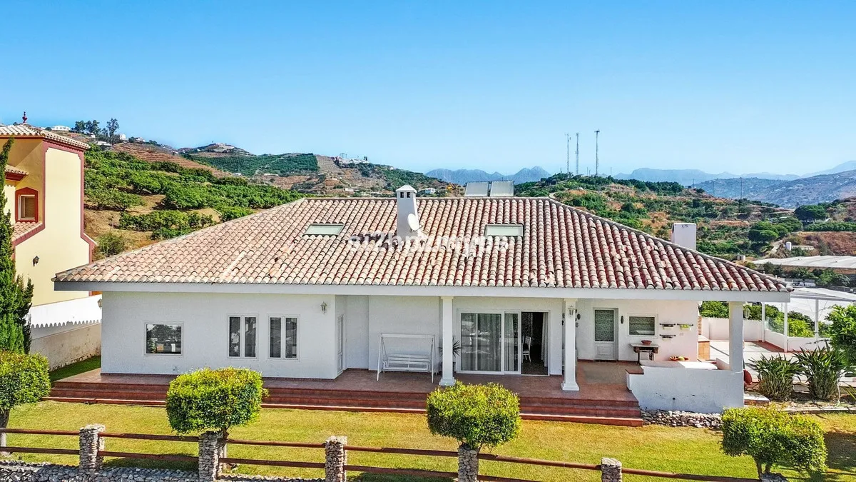 Charming Villa with Panoramic Sea Views in Torrox Costa