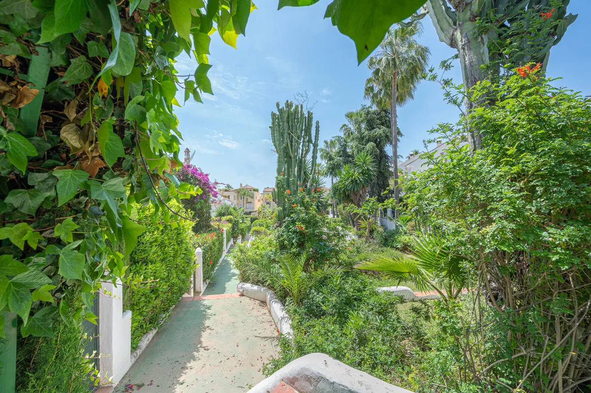 a1a5be93-3033-425d-9c47-60423b277b43