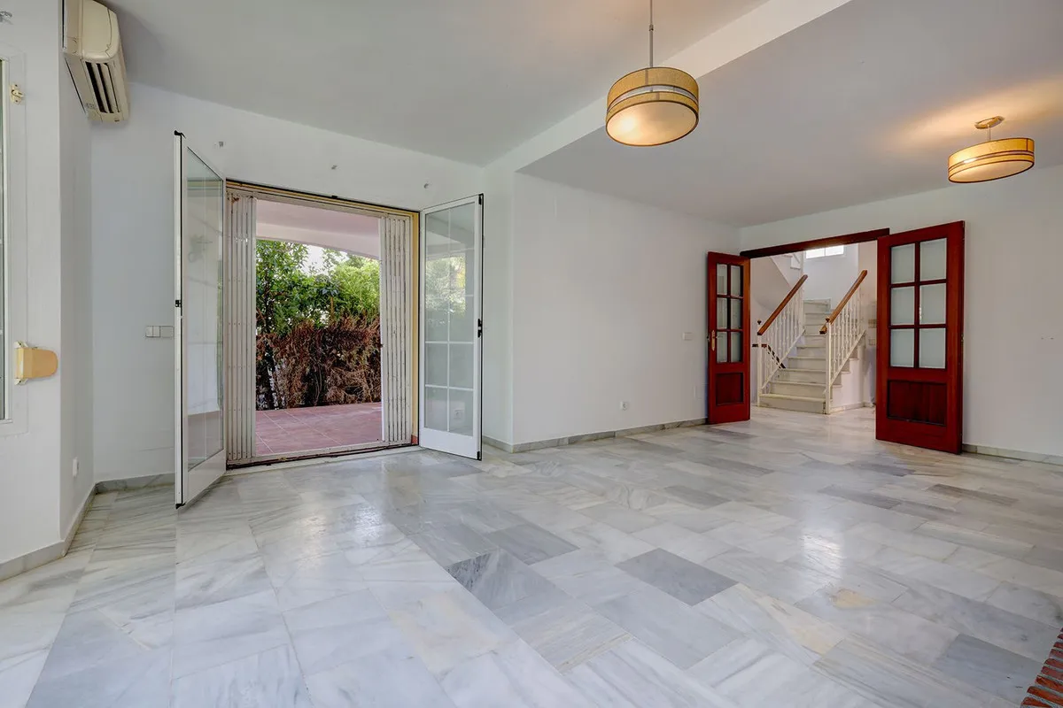 5f33892c-7997-4c6a-bc68-3f68a93b6abc