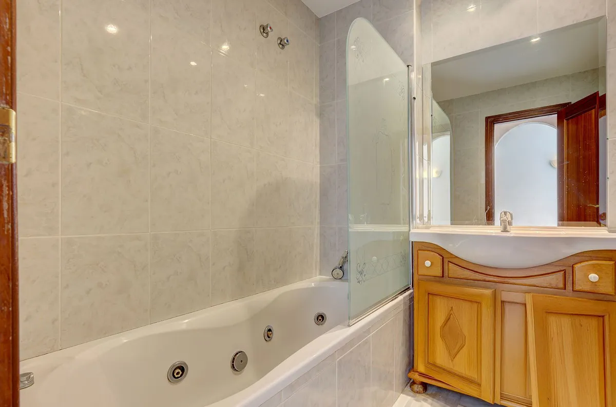 ce0282b6-9a3e-45c2-9e19-95a5c8934416