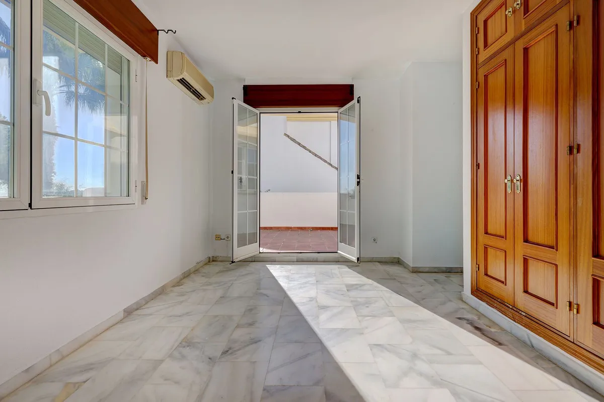 d3fb8cfa-9931-4205-9833-a9dba1580d66