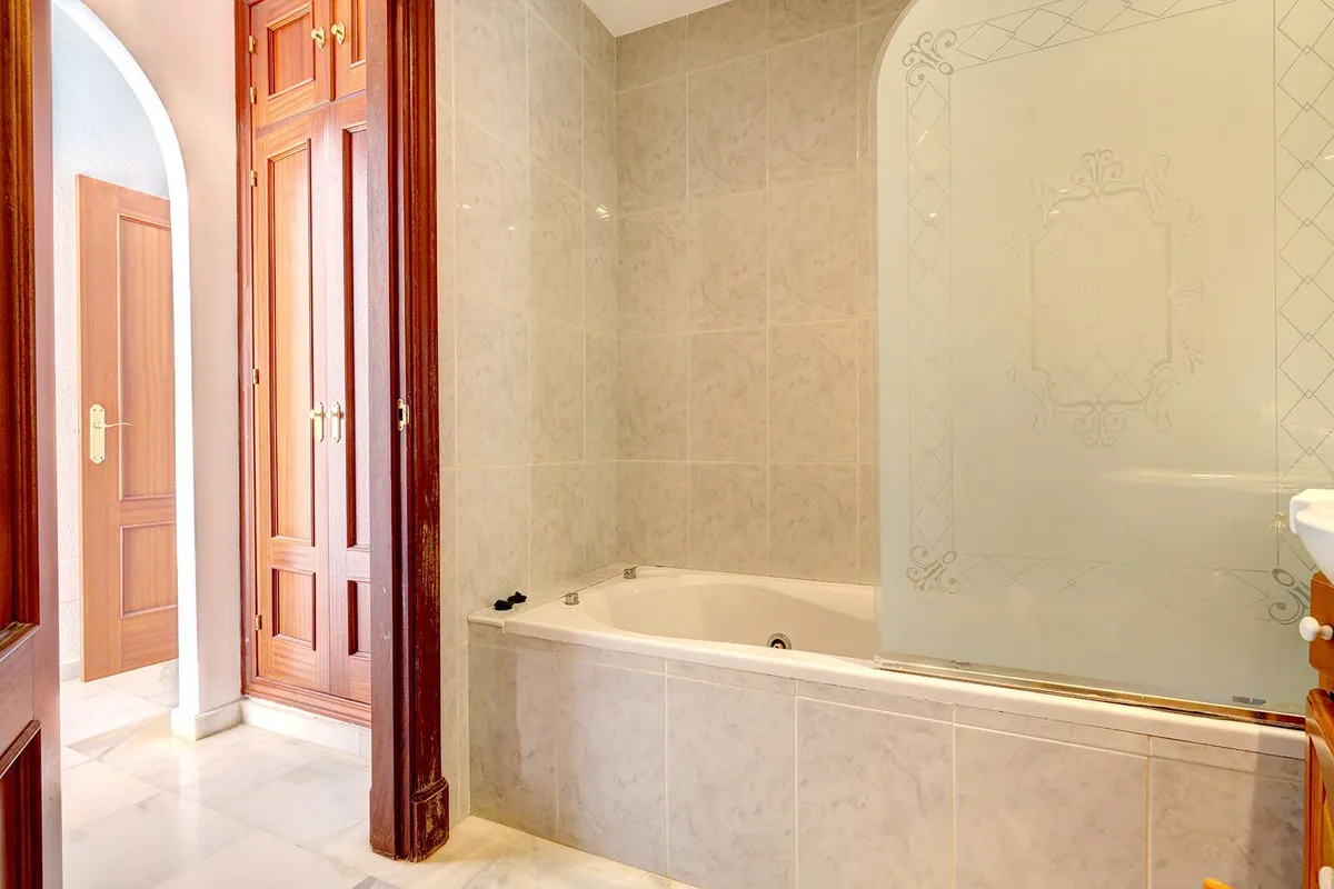 e0998954-91f0-446c-b59f-ef2c5be5941e