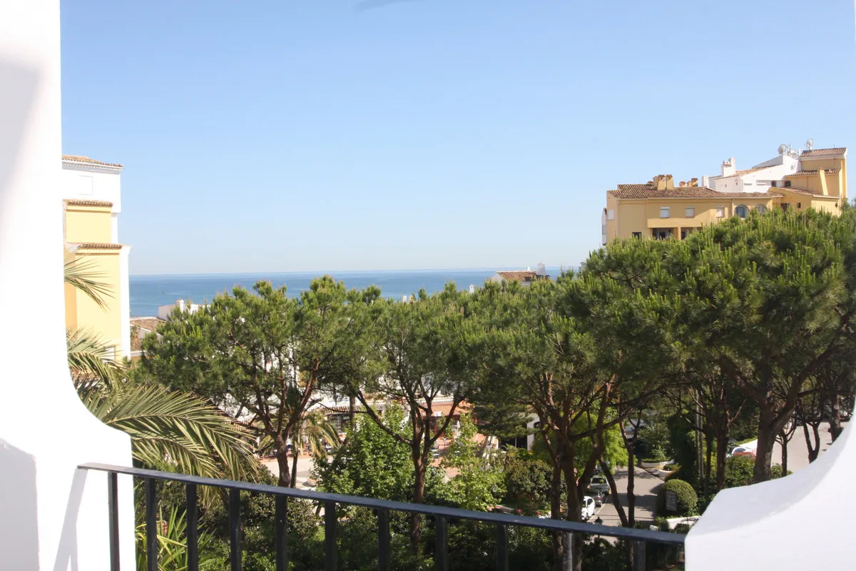 8ec095f1-57c4-4502-a517-02824436f898