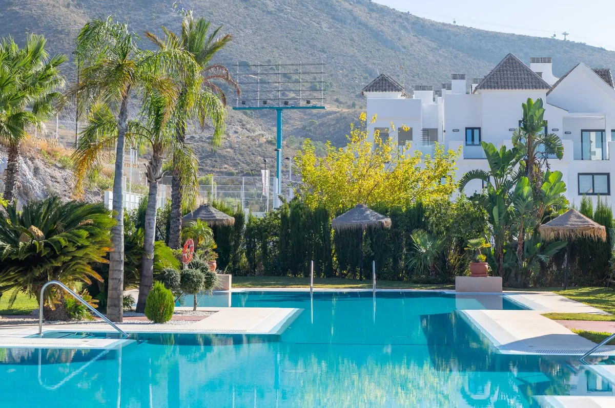 b8192a68-c860-4a15-940c-51127fad3fd9