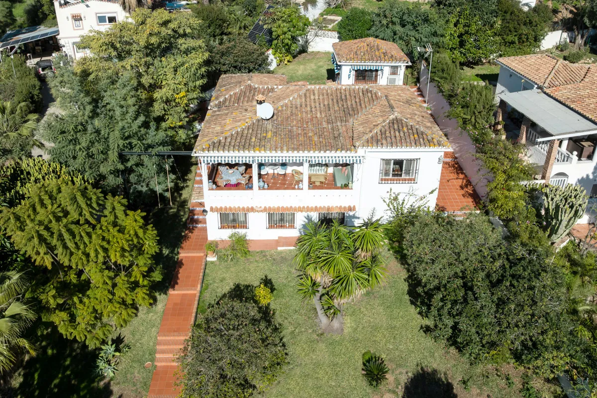 Charming Andalusian Villa with Guest Suites in Marbella East