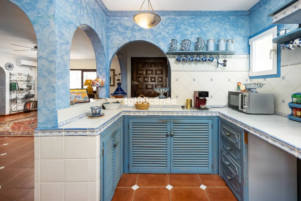 f13a11c4-3b22-41e4-abed-fe377a987ad3