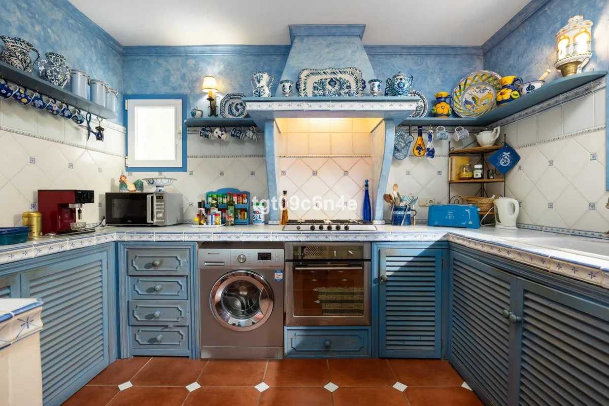 fee12341-8c61-46bf-ba87-43f99c78c465