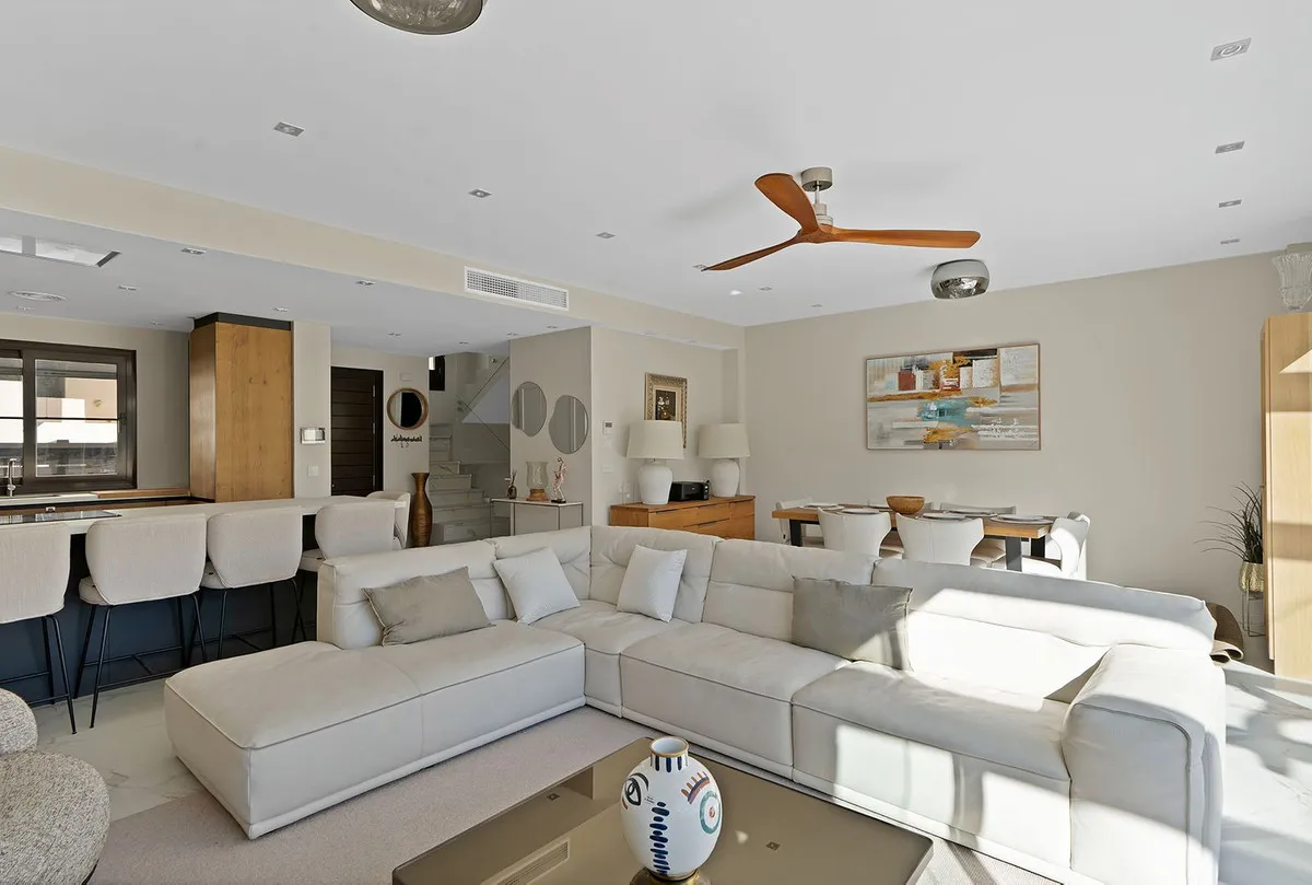 2aaf7dc2-8adc-4ff8-b8b1-141d0ff01d76