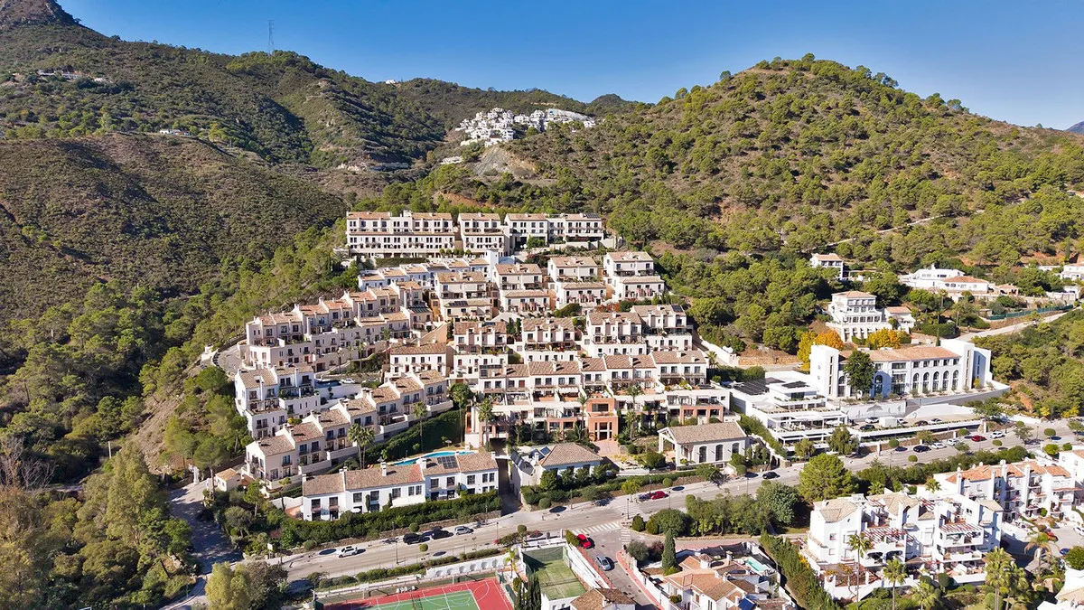 Luxury Townhouse in Esteemed El Casar, Benahavís