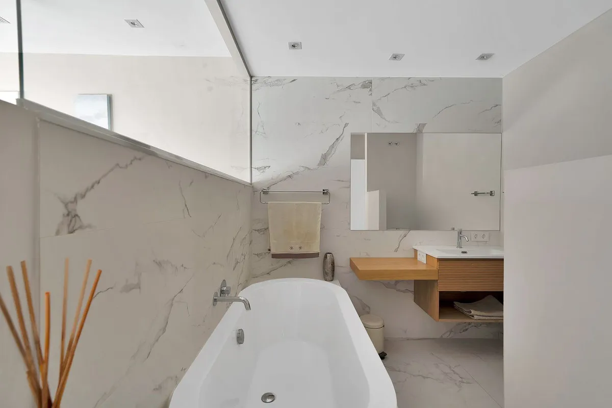 4b8cbf77-61c5-4a01-adff-9d0f65e9af64