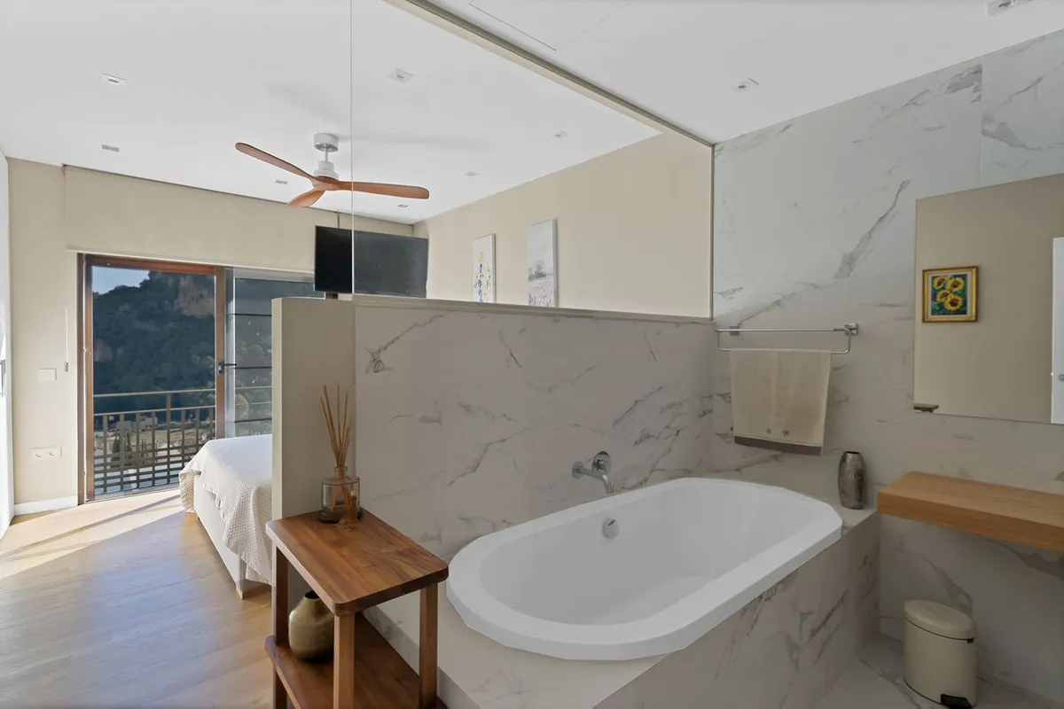 82f33270-63b8-4749-aca8-59798192ab52