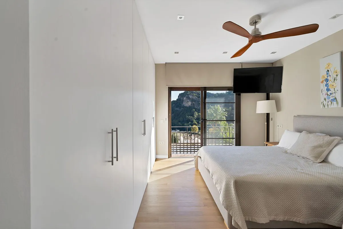 b9ae7185-8702-4f68-ad23-89cac3da3422