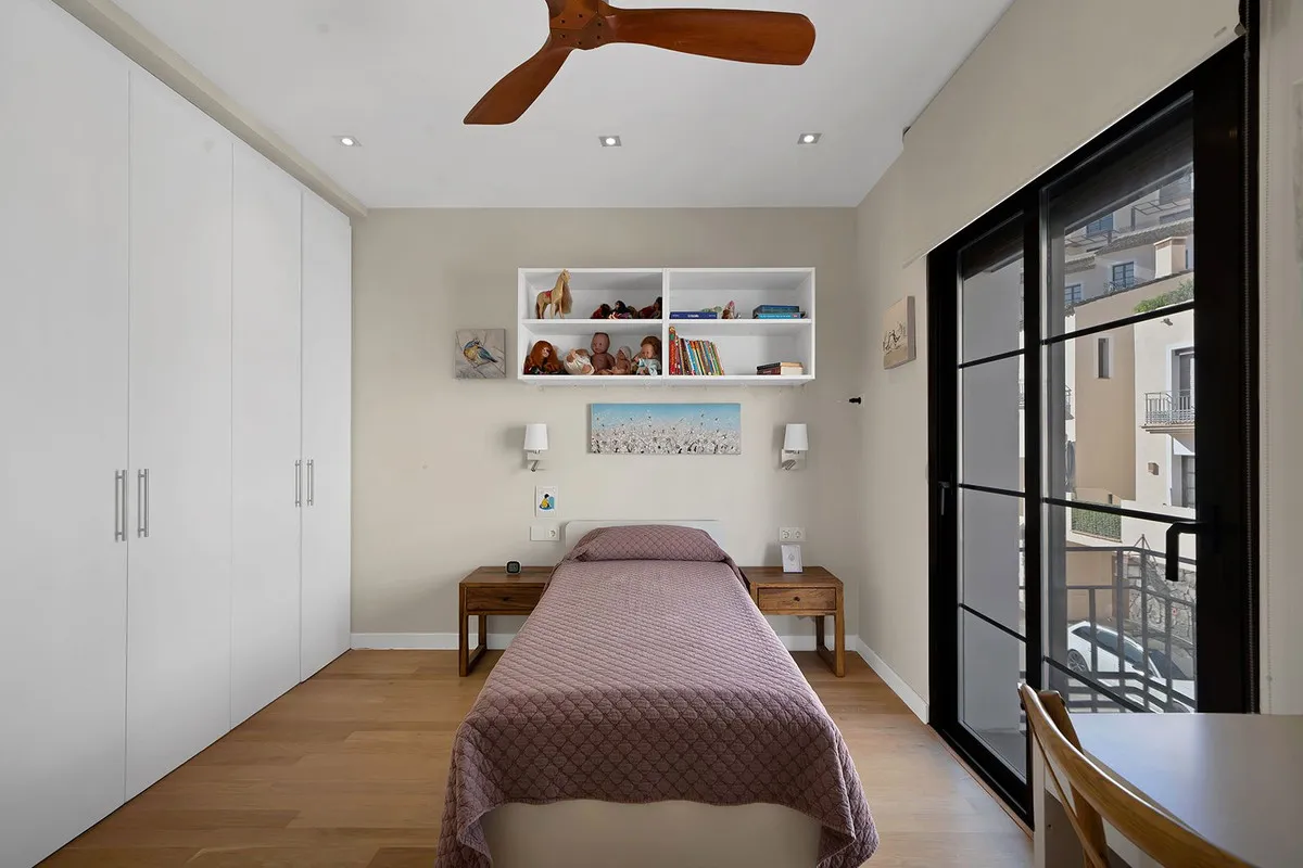 e278da2a-a73c-4c4c-b24c-bb200de3b423