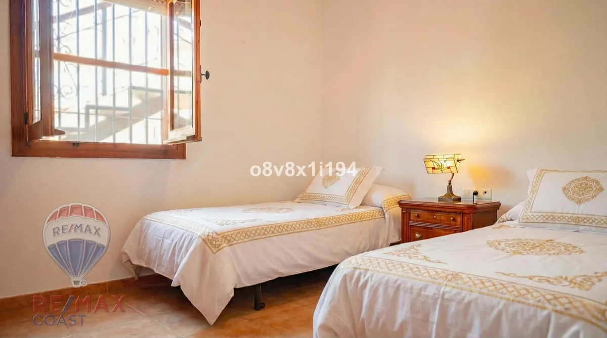 f3195d21-a633-495f-96e8-0fbdaba2841f