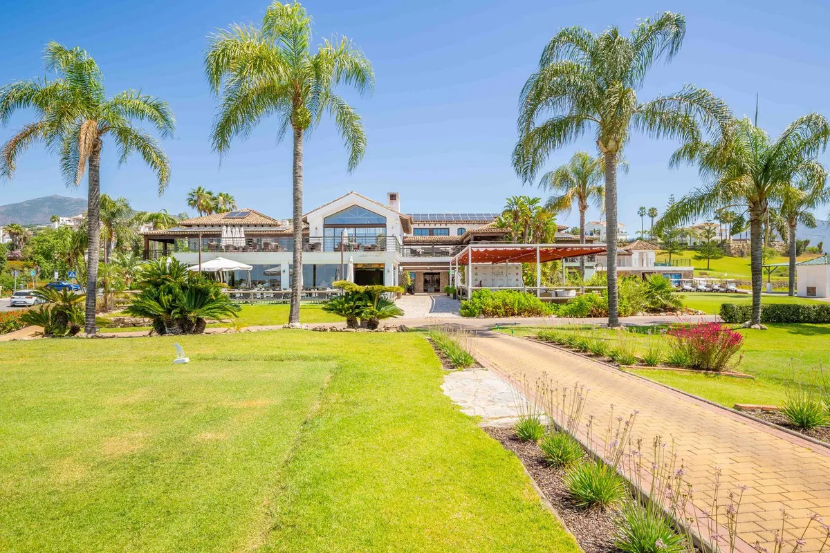 9a8d8fa0-95af-43e7-be52-defd35e2d382