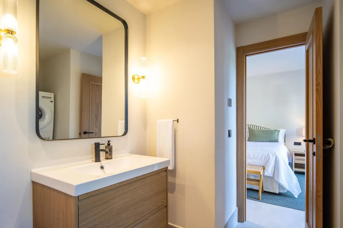 974b7770-5fca-4faf-b00b-a419f68184f1