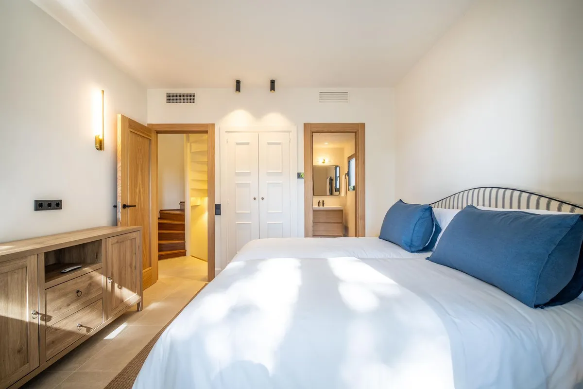 e3534571-1740-4342-b946-47b66ad134ef