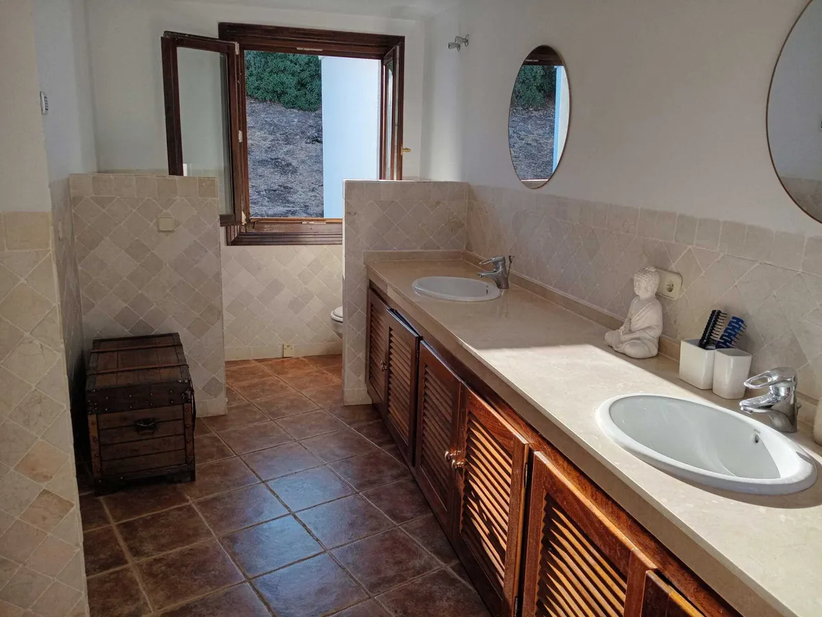 1fa6ebe9-003b-41ca-8019-4569f2af044f